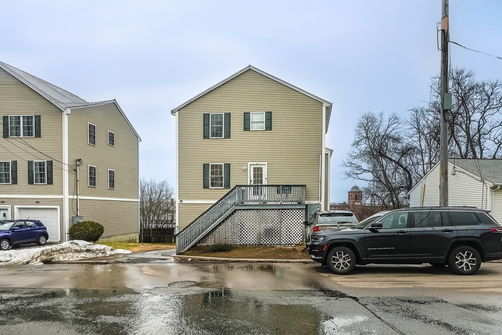 318 Crescent St # A Property Photo 1