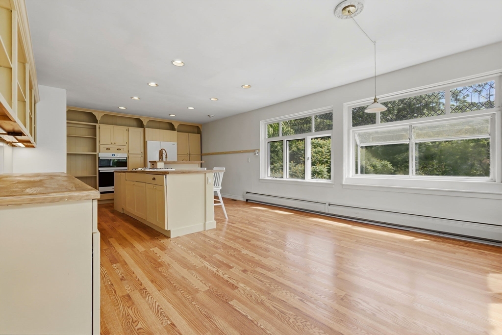852 Hale St Property Photo 23