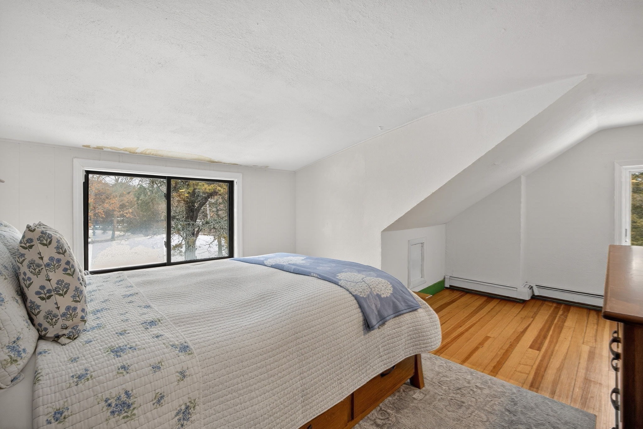 102 Nashawena St Property Photo 24