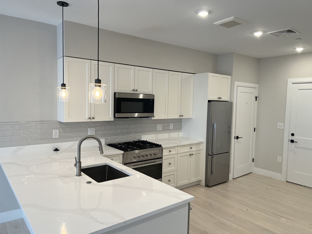 197 Green Property Photo 12