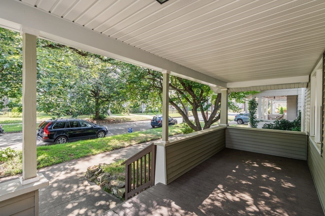38 Manchester Ter Property Photo 3