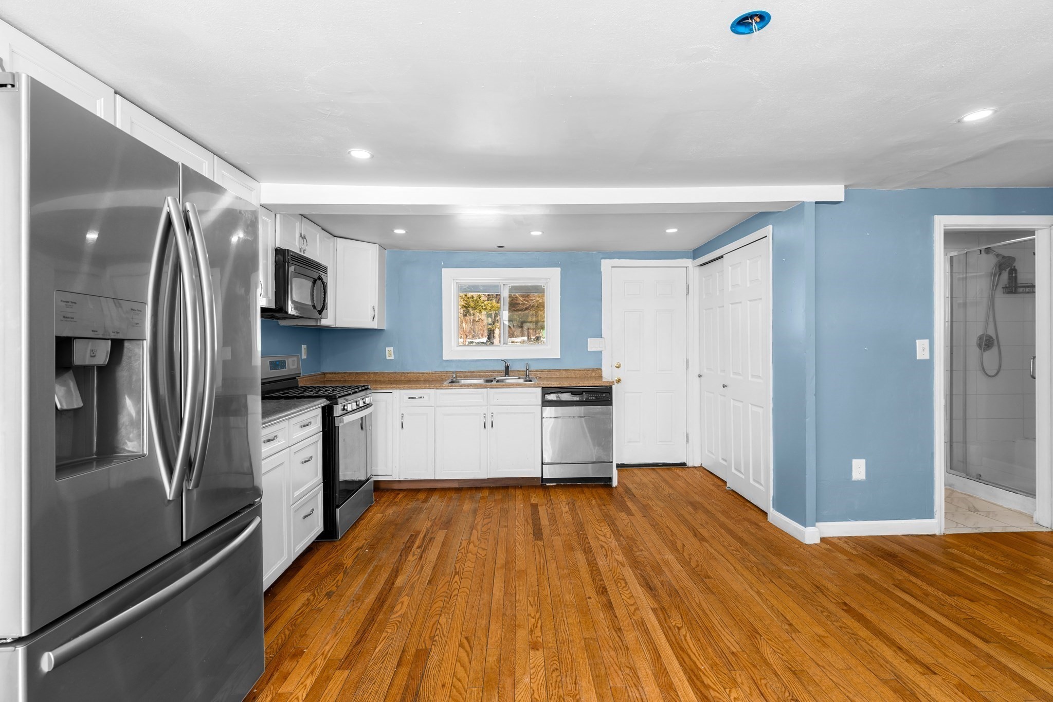 192 E Spring St Property Photo 5
