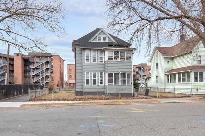 24 Adams St Property Photo 1