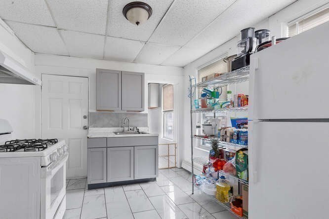 24 Adams St Property Photo 12