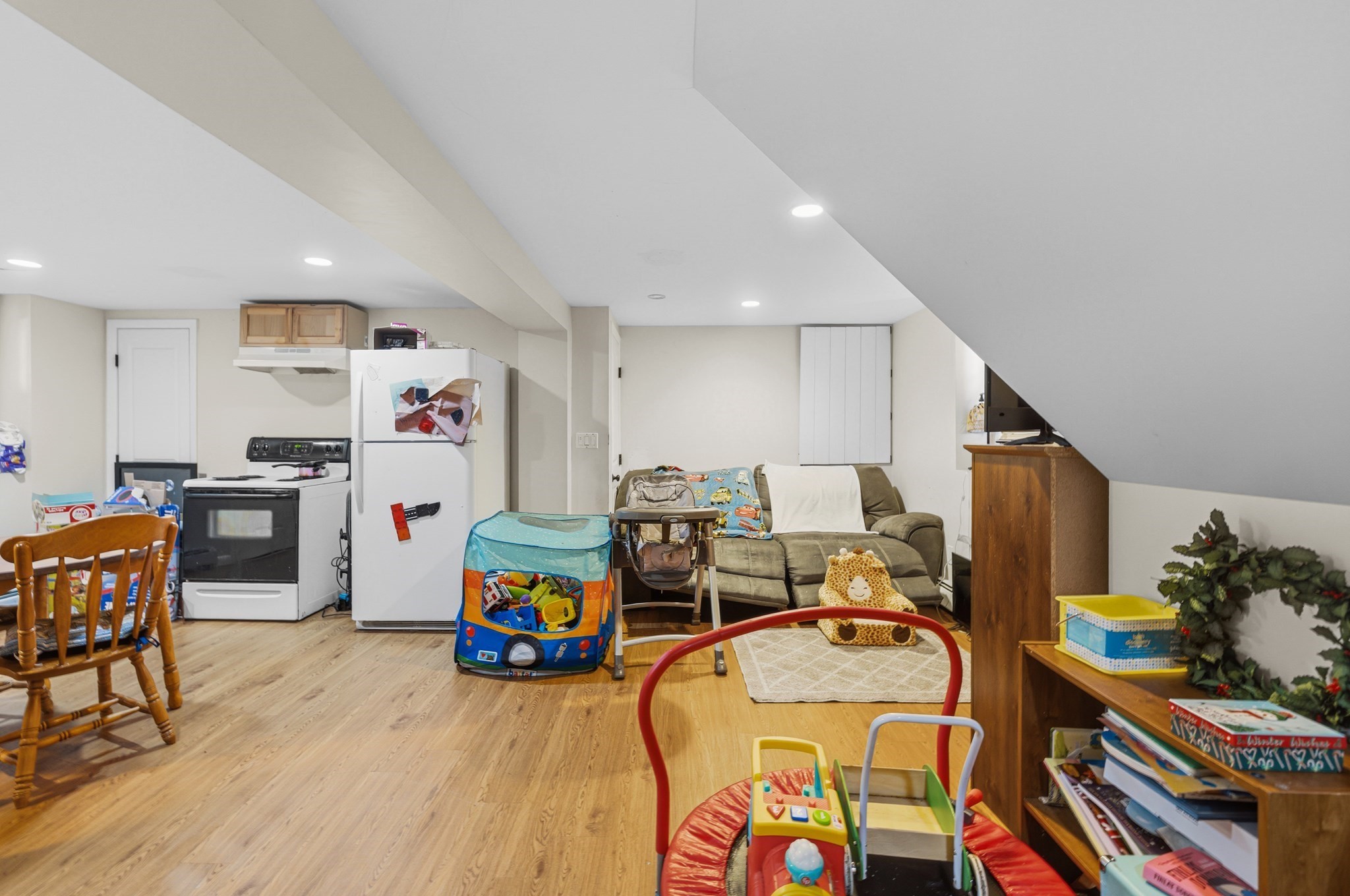 51 Newton St Property Photo 24