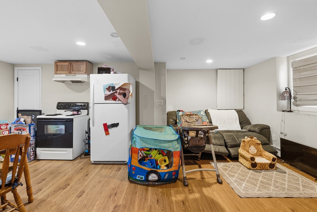 51 Newton St Property Photo 25
