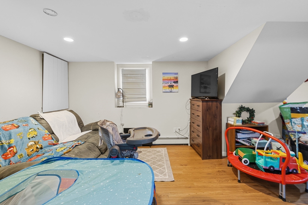 51 Newton St Property Photo 26