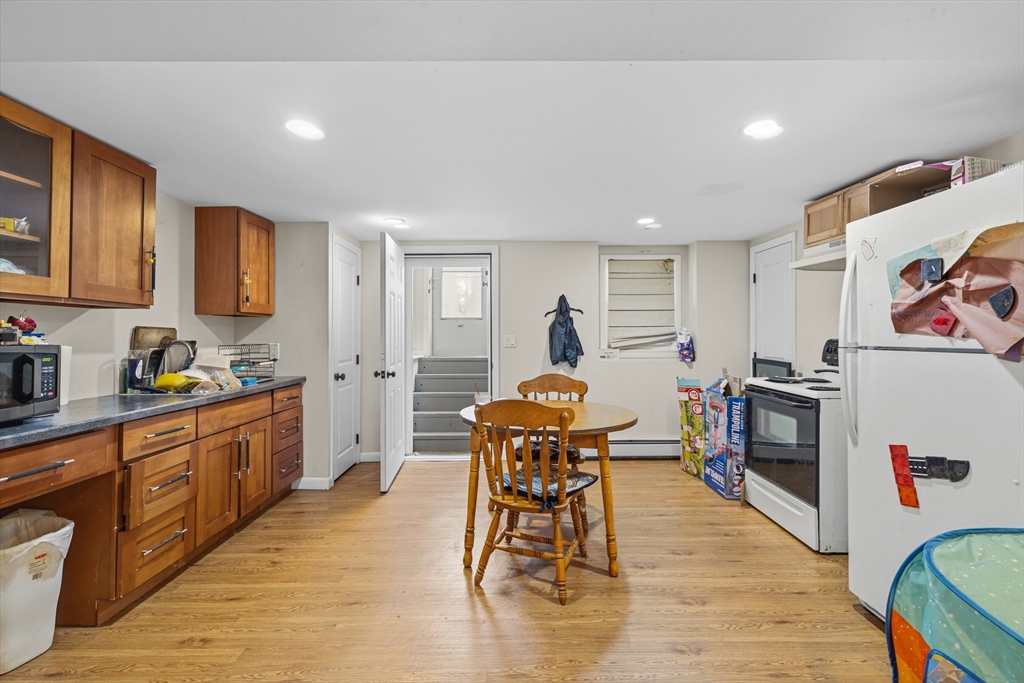 51 Newton St Property Photo 27