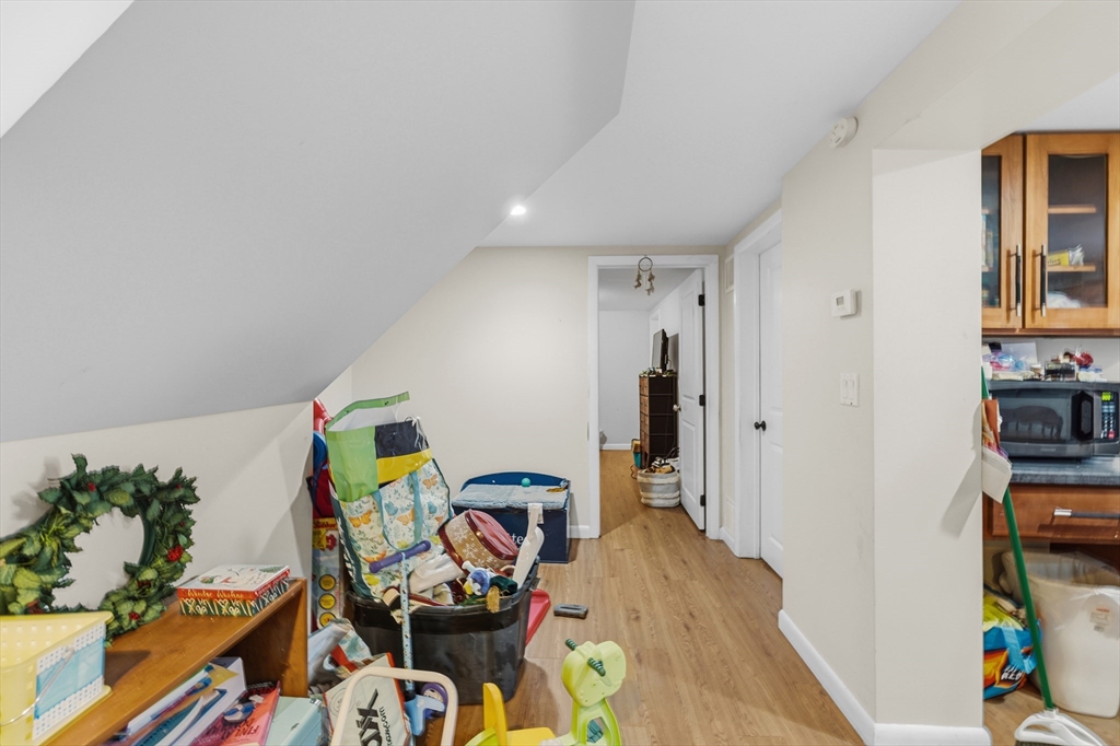 51 Newton St Property Photo 31