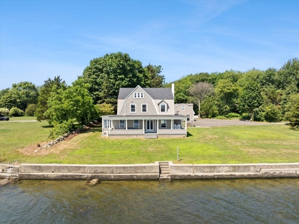 1366 Gardners Neck Rd Property Photo 2
