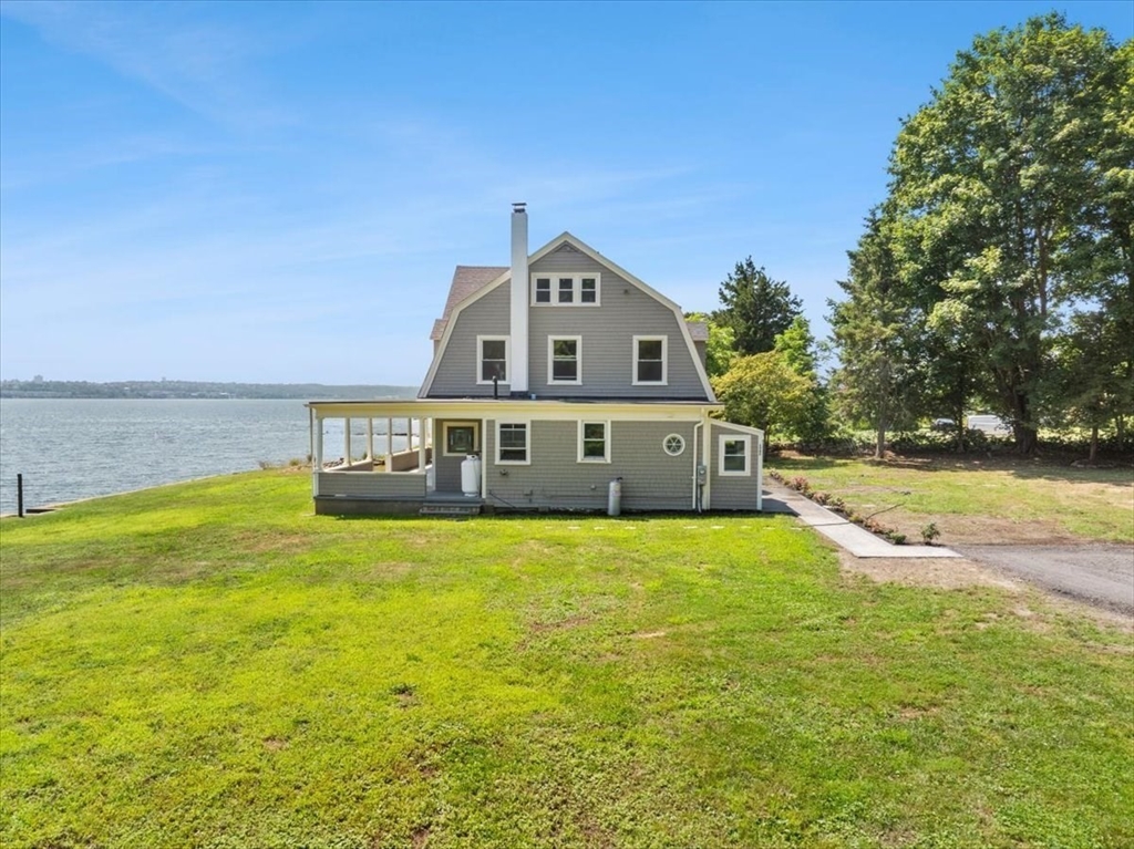 1366 Gardners Neck Rd Property Photo 3