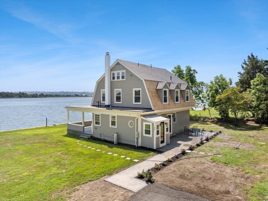 1366 Gardners Neck Rd Property Photo 4
