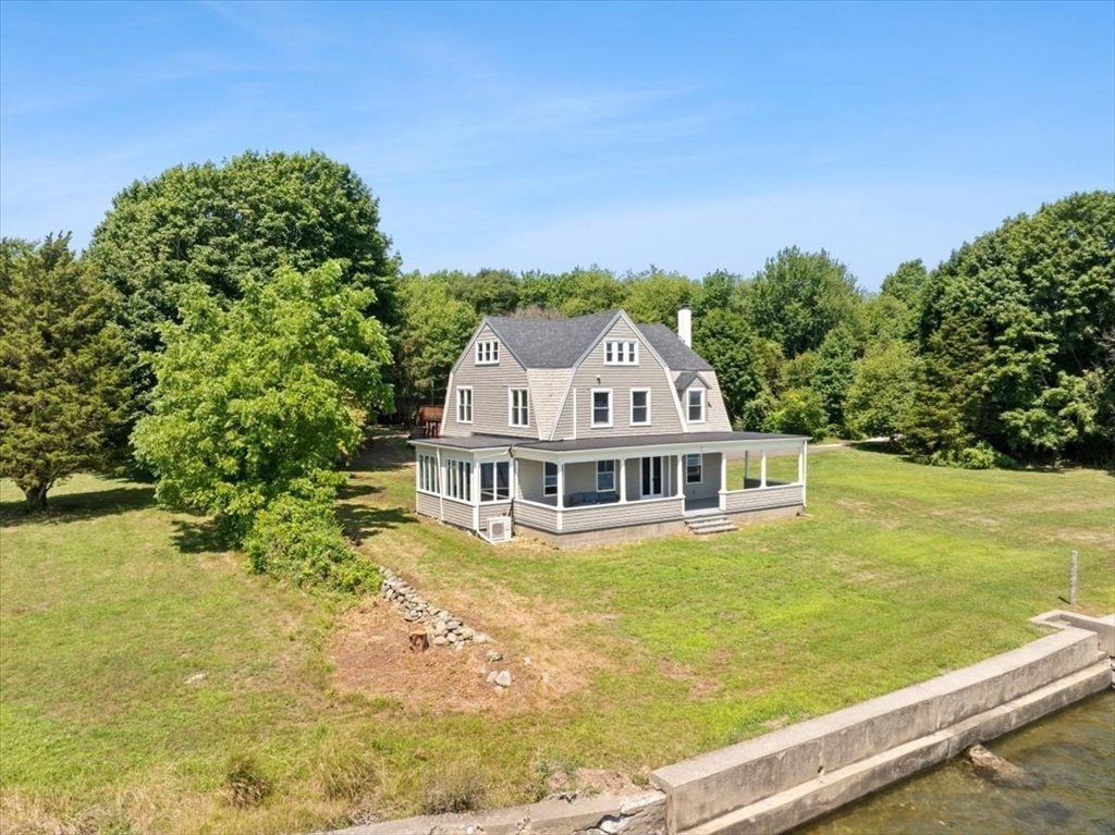 1366 Gardners Neck Rd Property Photo 5