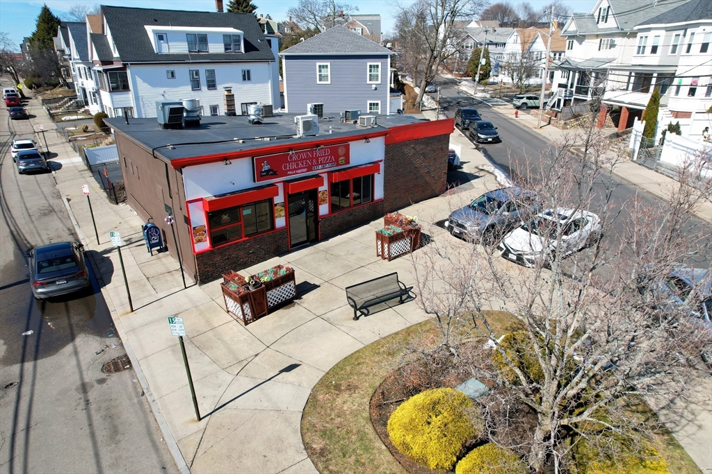 100 Summer St Property Photo 8