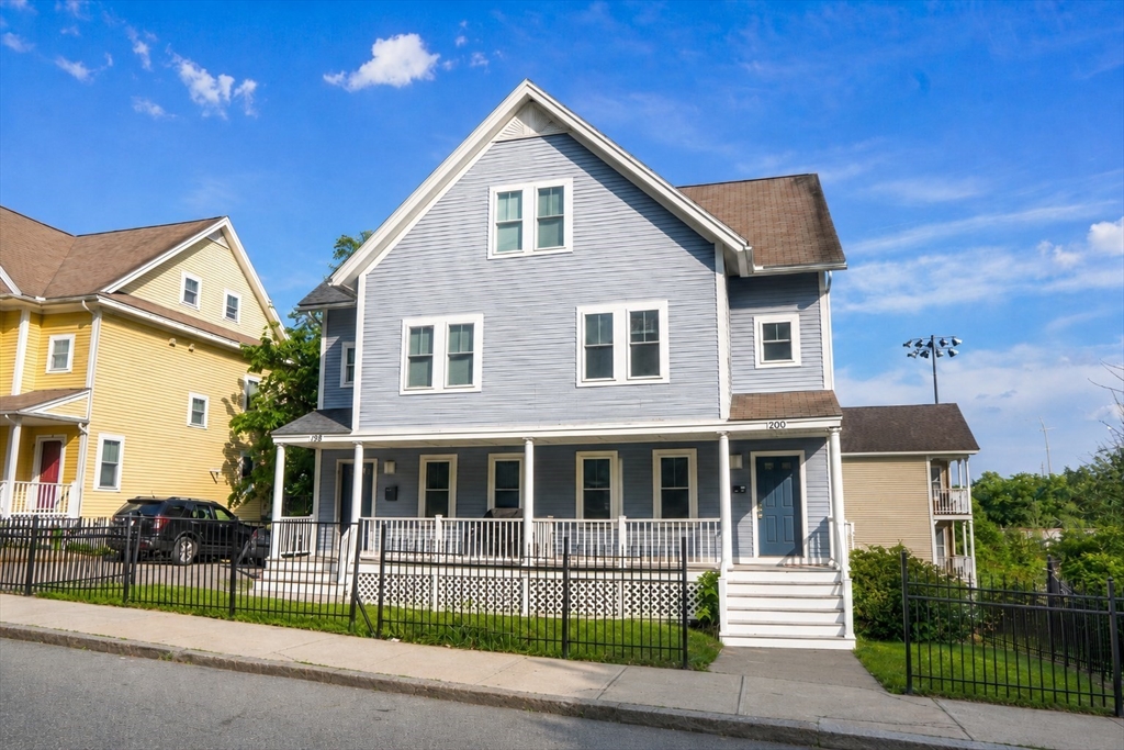 200 Beacon St Property Photo 1