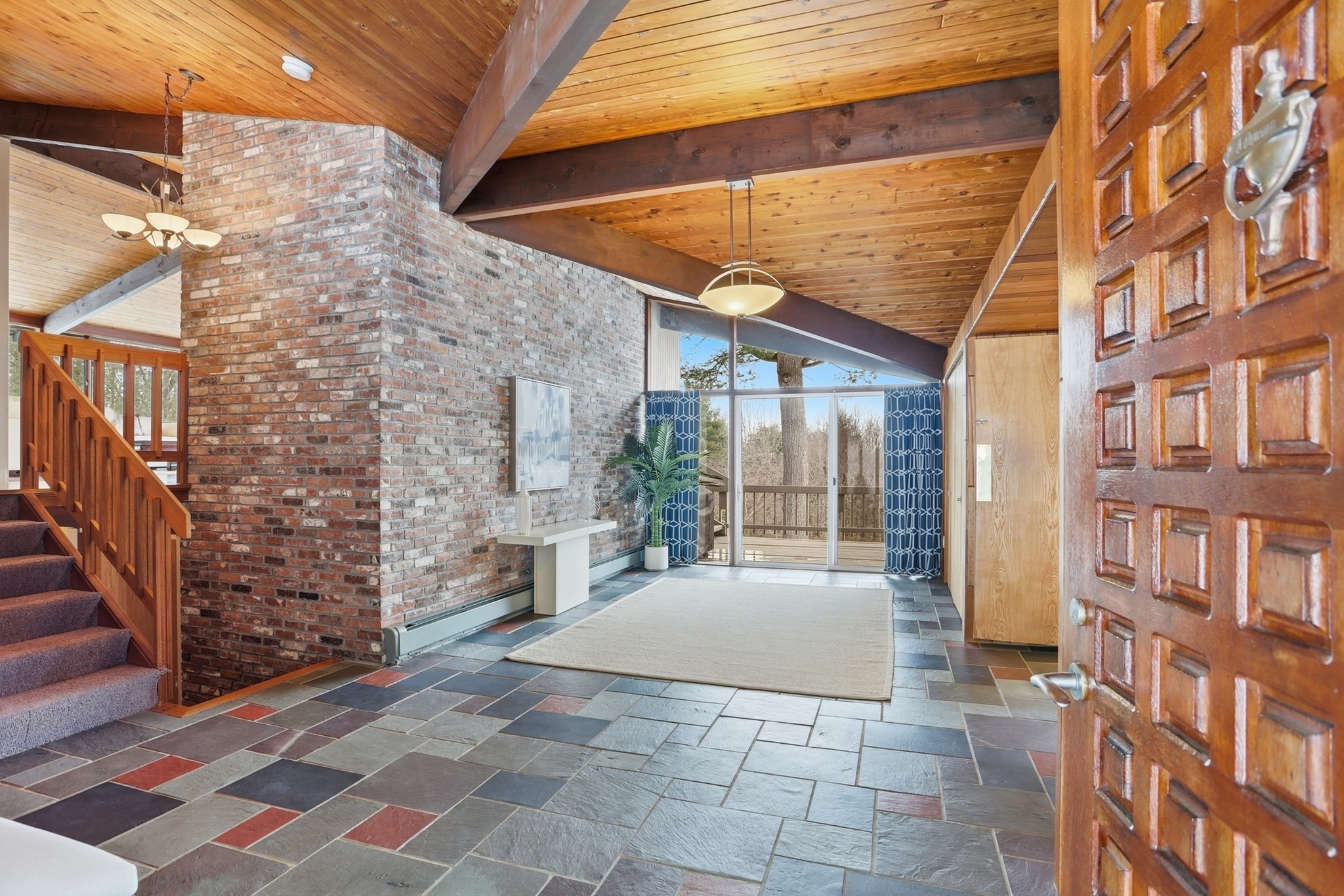 1090 North Road Property Photo 2