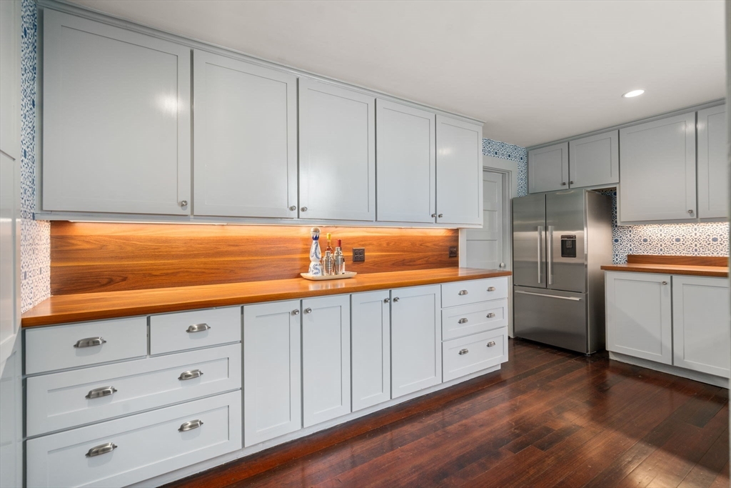 570 Bridge Street Property Photo 14