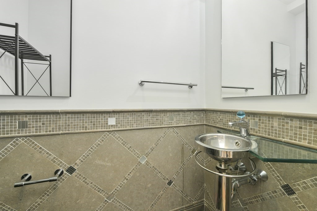 492 Beacon # 82 Property Photo 8