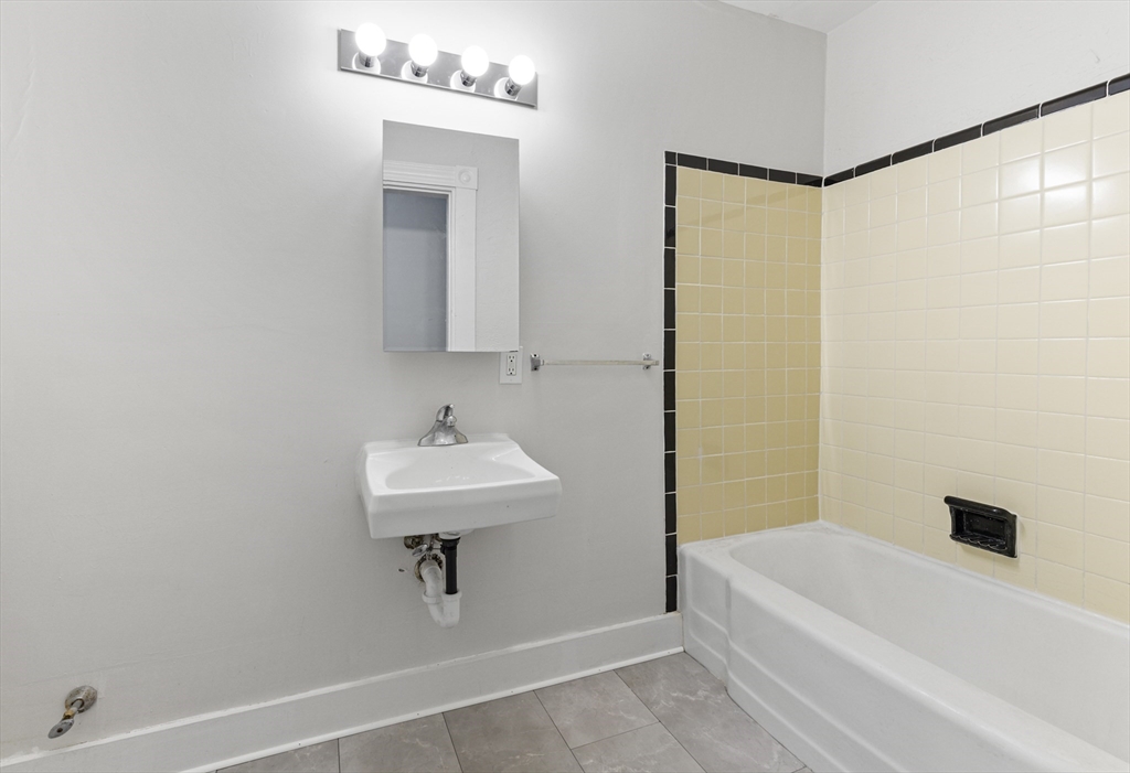 1039 Massachusetts Avenue Property Photo 9