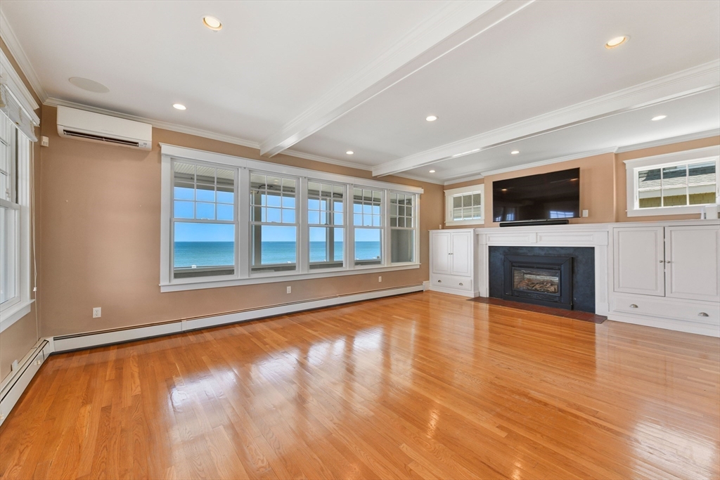 351 Beach Ave Property Photo 6