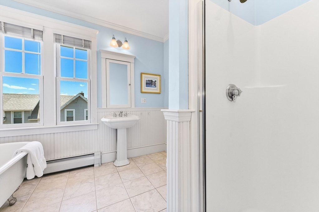 351 Beach Ave Property Photo 17