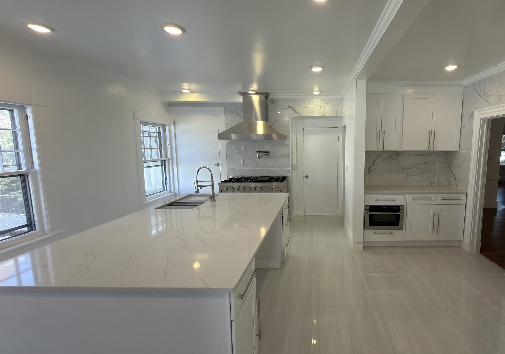 194 Sumner Ave Property Photo 2