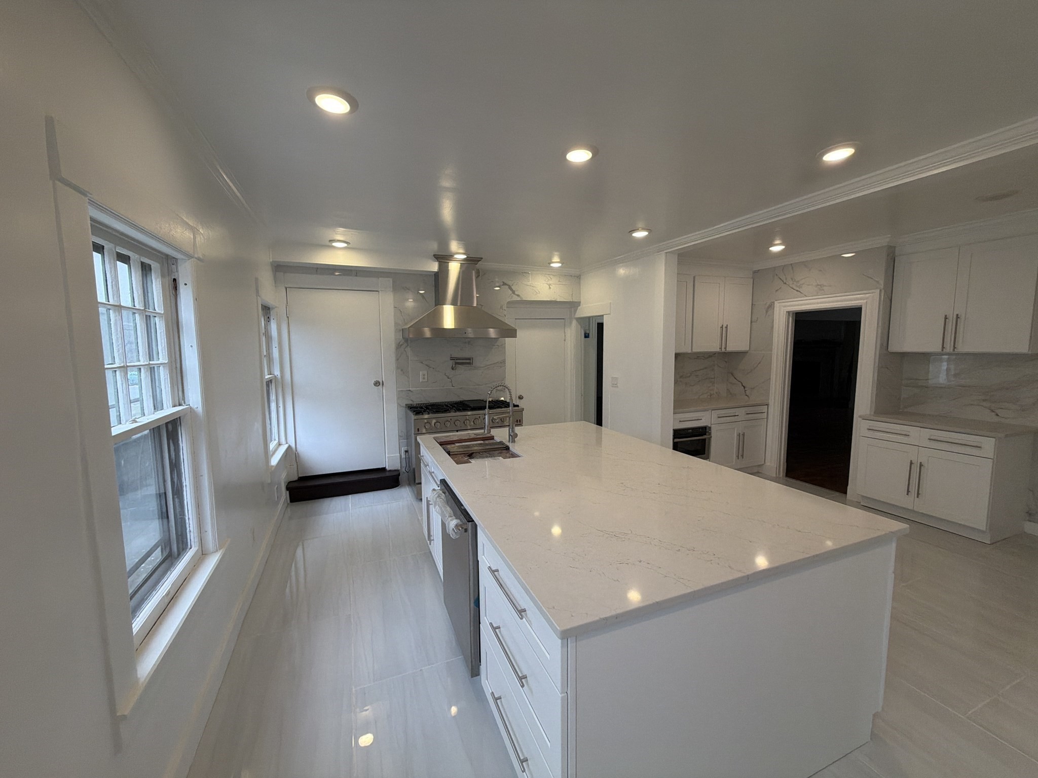 194 Sumner Ave Property Photo 3