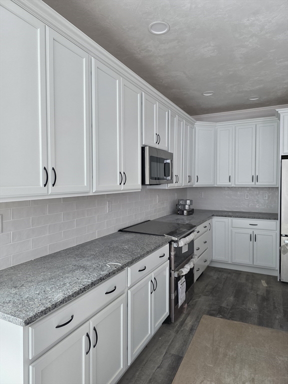 20 Fidelity Drive # 10 Property Photo 2