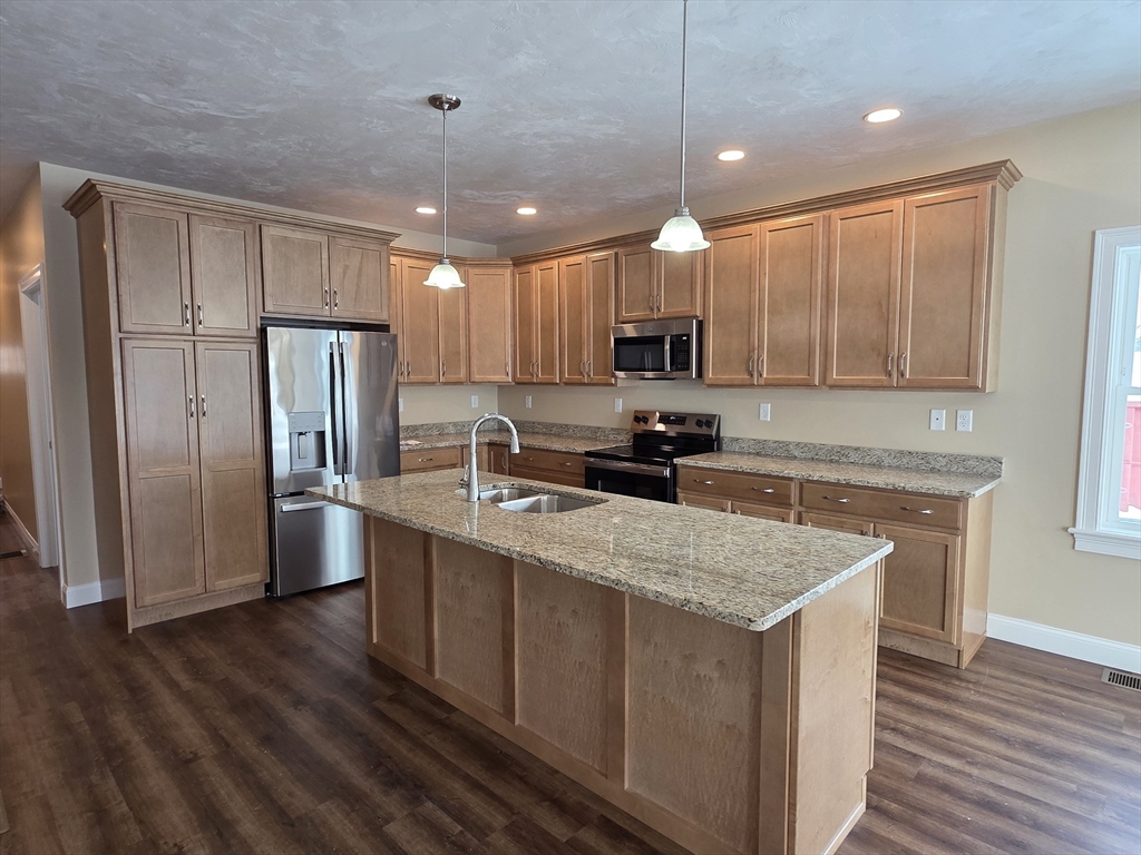 20 Fidelity Drive # 10 Property Photo 4