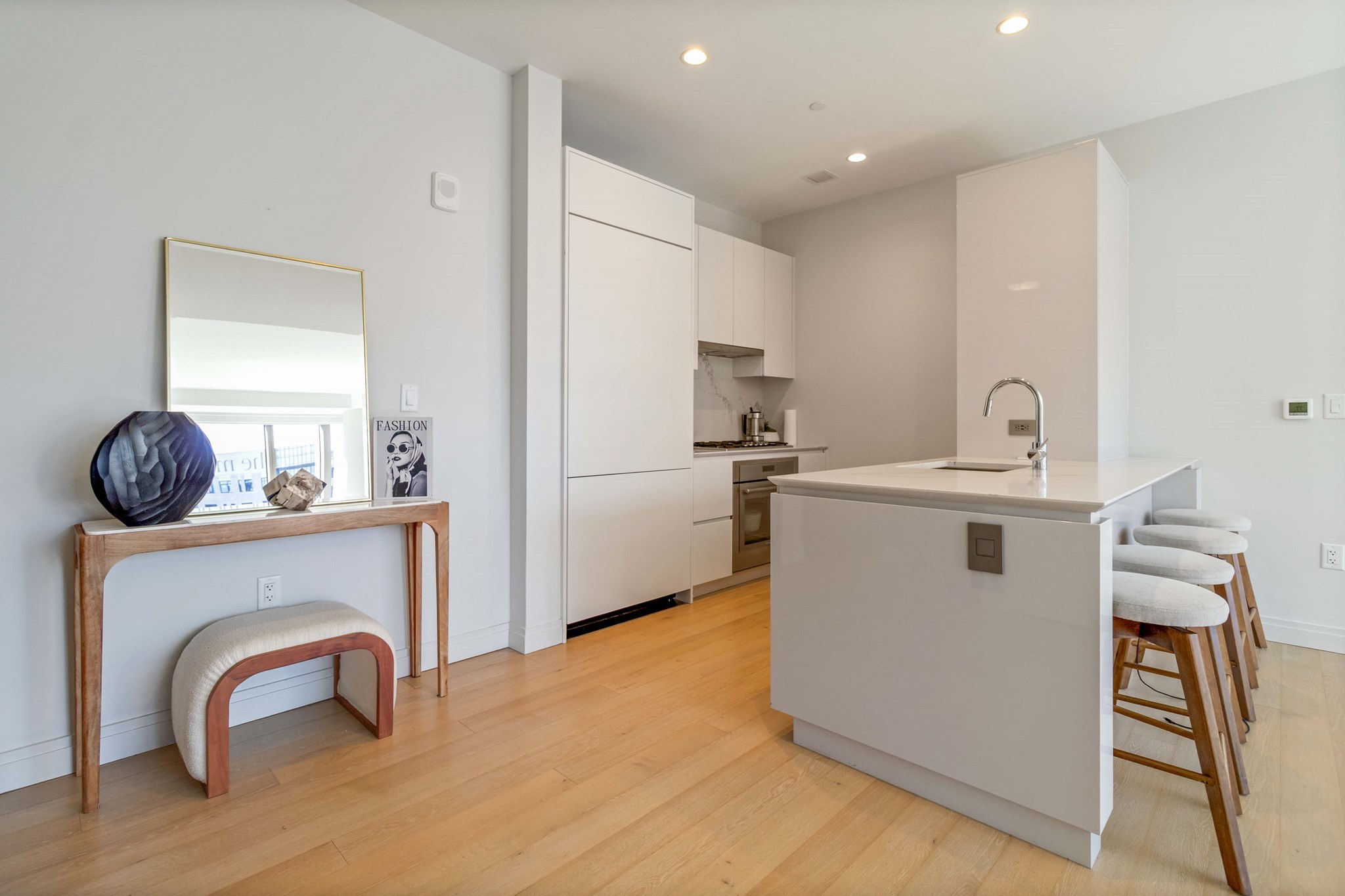 133 Seaport Blvd # 2007 Property Photo 6