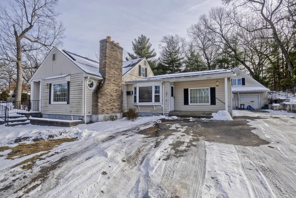 647 Plumtree Rd Property Photo 1