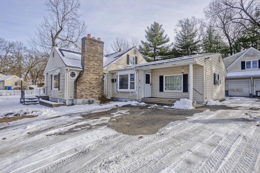 647 Plumtree Rd Property Photo 2
