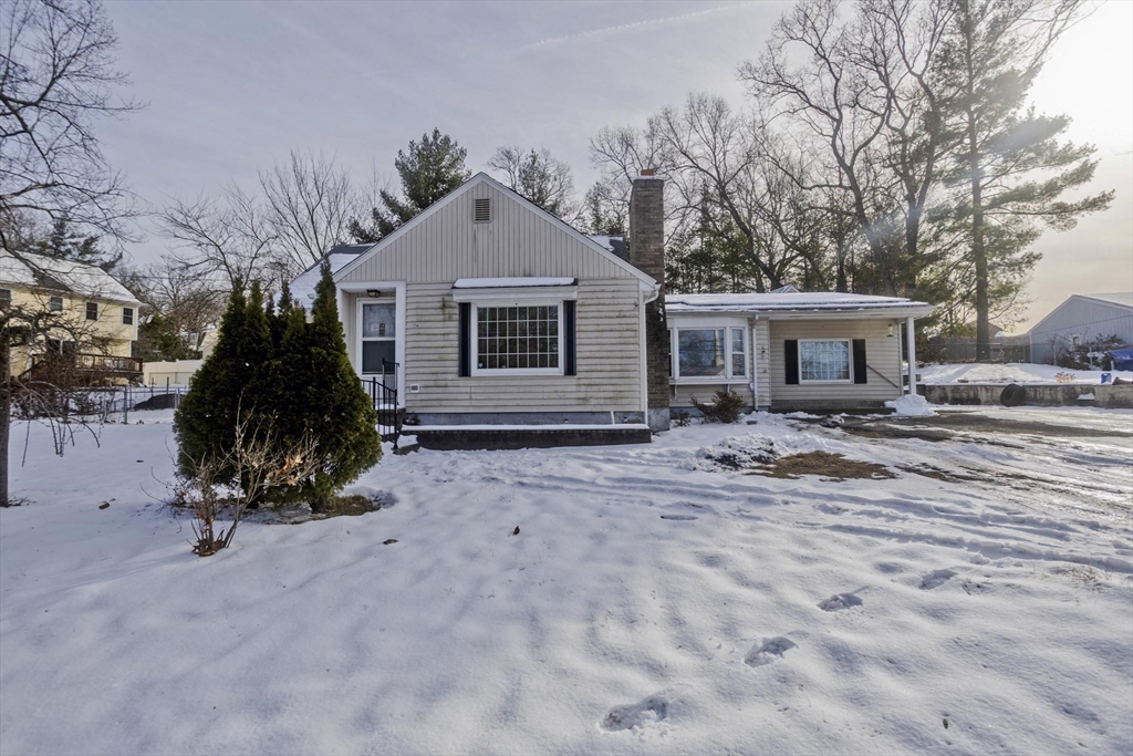 647 Plumtree Rd Property Photo 3