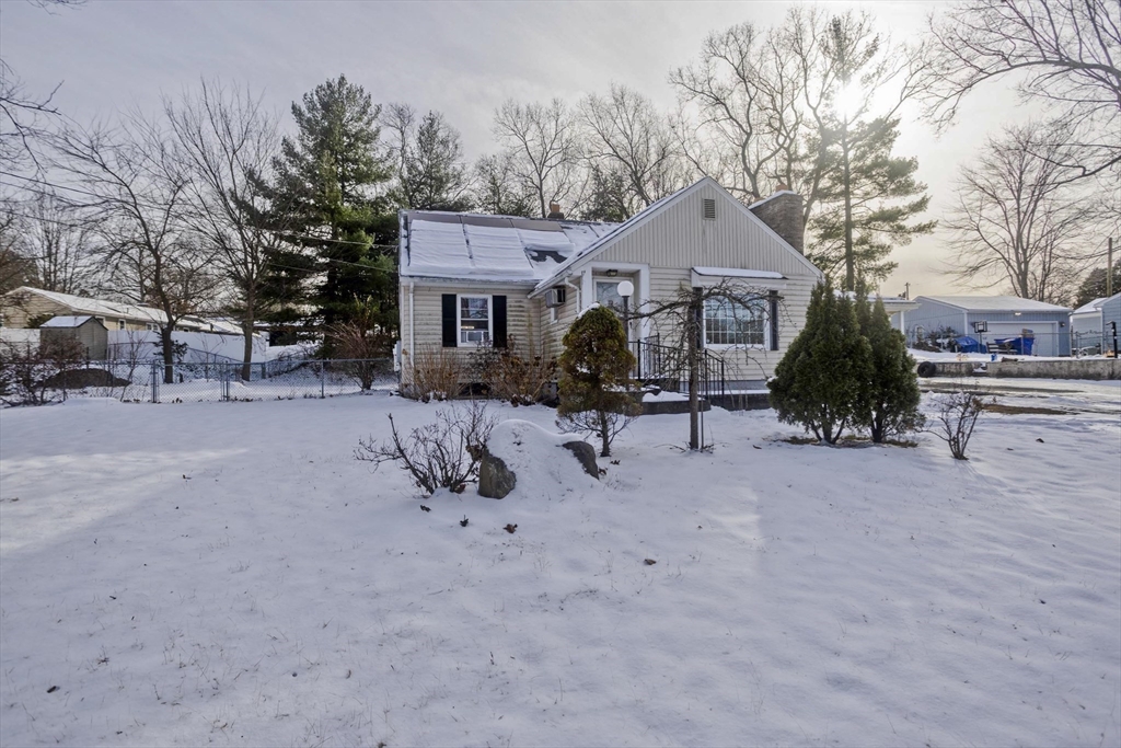647 Plumtree Rd Property Photo 4
