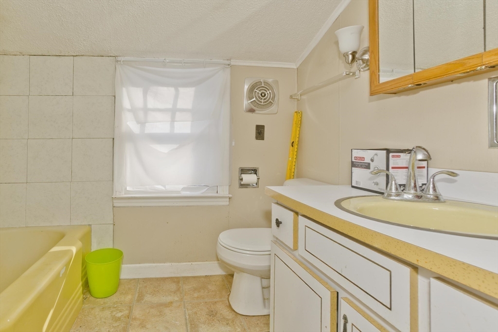 647 Plumtree Rd Property Photo 8