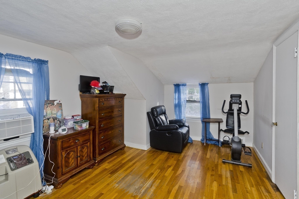 647 Plumtree Rd Property Photo 12