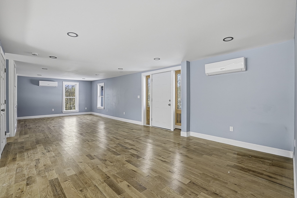 140 Spring St Property Photo 3