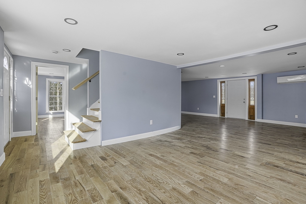 140 Spring St Property Photo 8