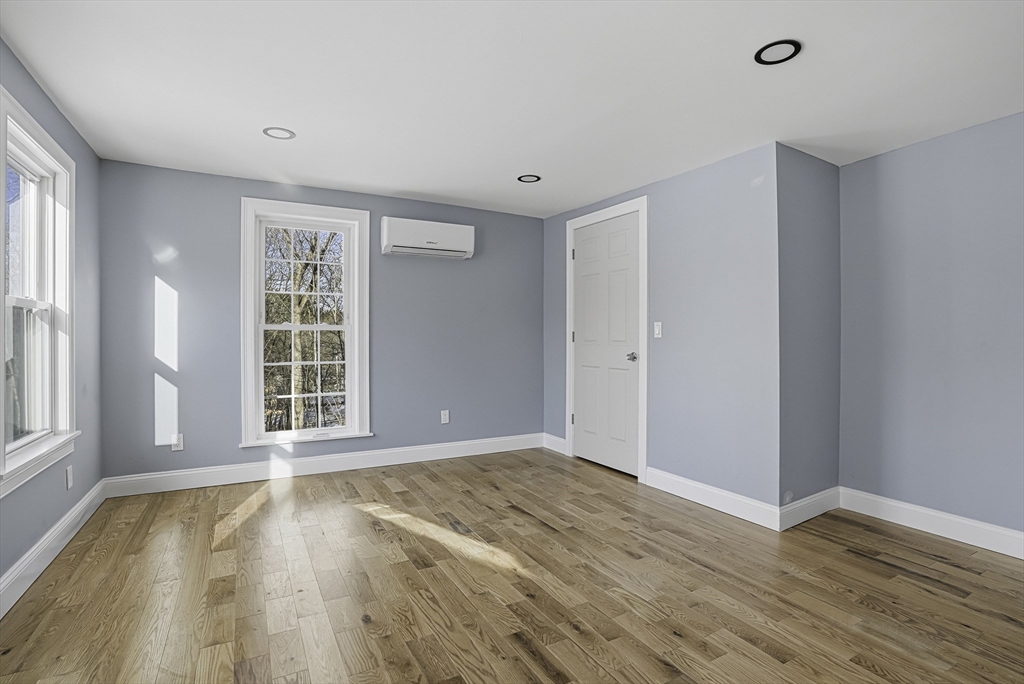 140 Spring St Property Photo 16