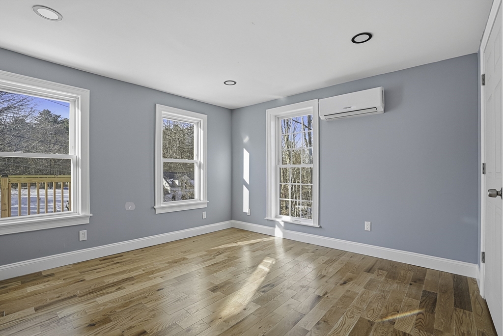 140 Spring St Property Photo 17