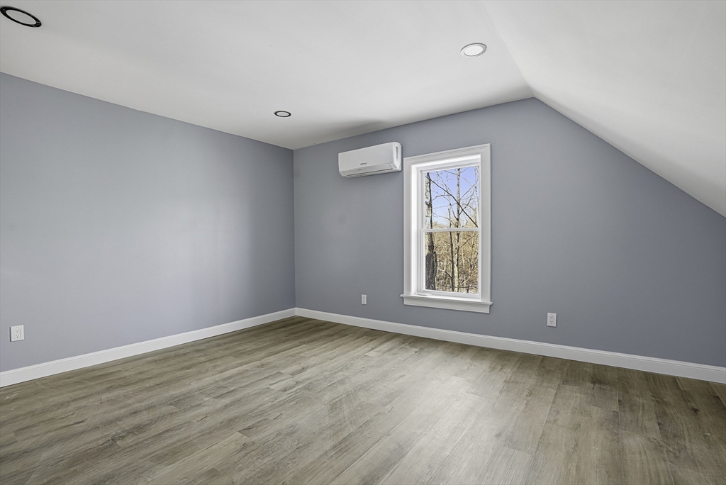 140 Spring St Property Photo 30