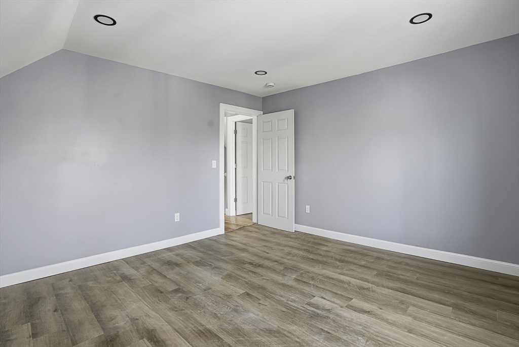 140 Spring St Property Photo 31