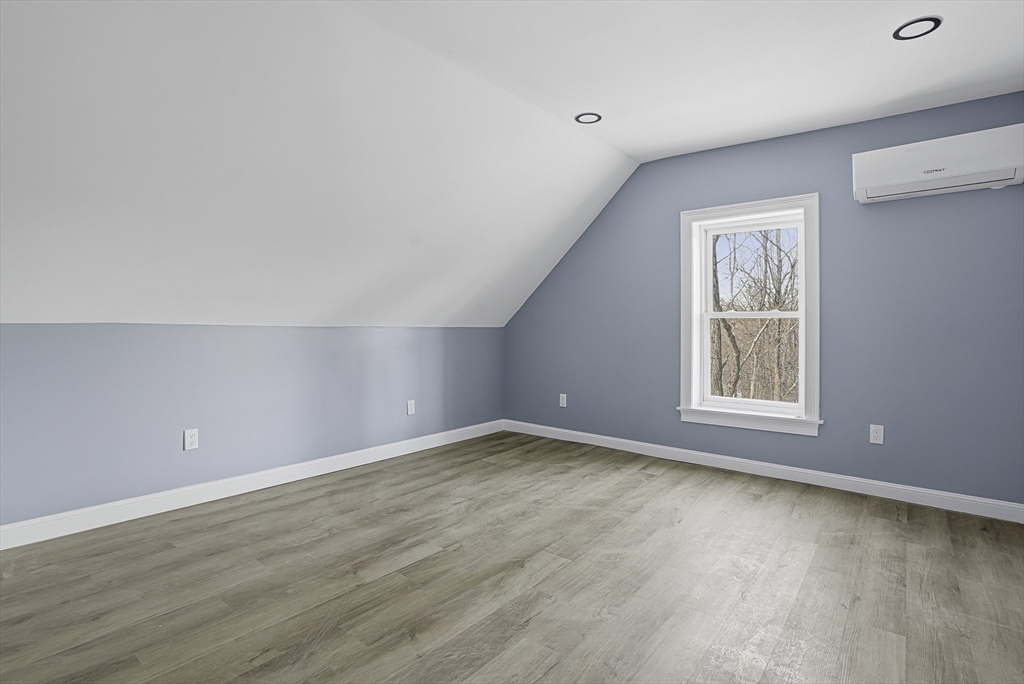140 Spring St Property Photo 32