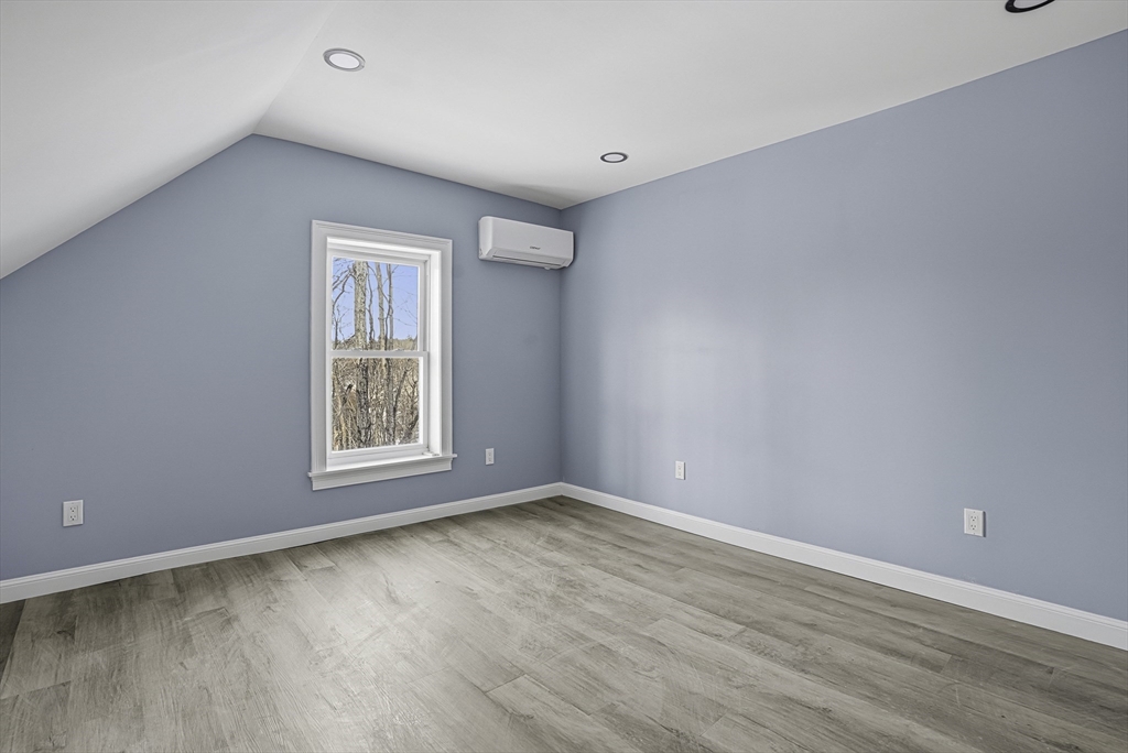 140 Spring St Property Photo 35