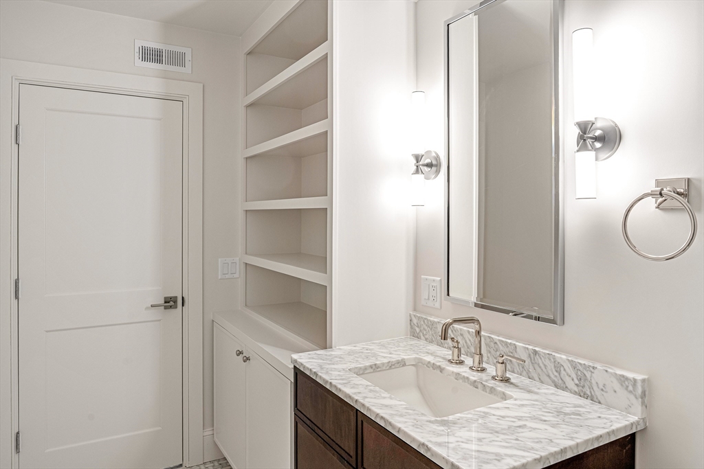 421 Saratoga # 201 Property Photo 10