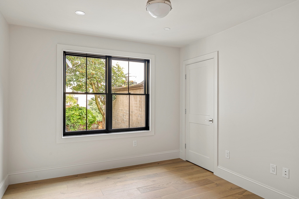 421 Saratoga # 201 Property Photo 11