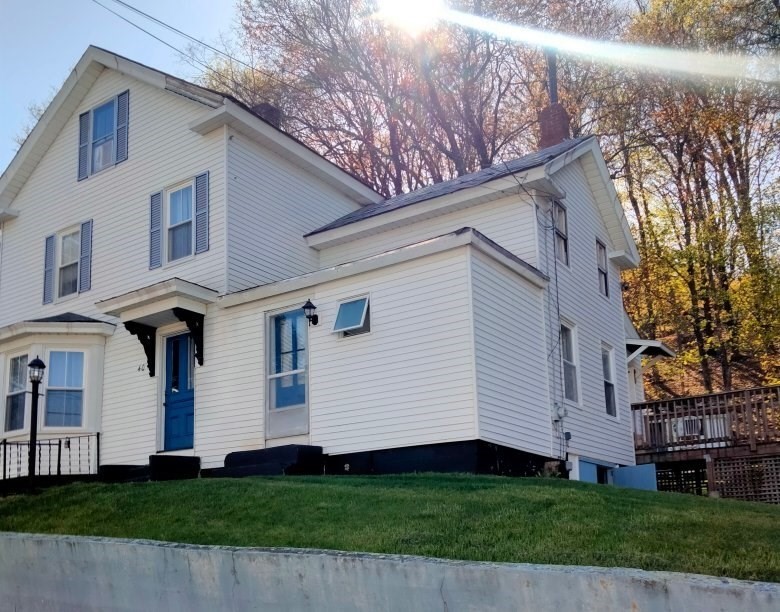 40 Hillside Ave Property Photo 2