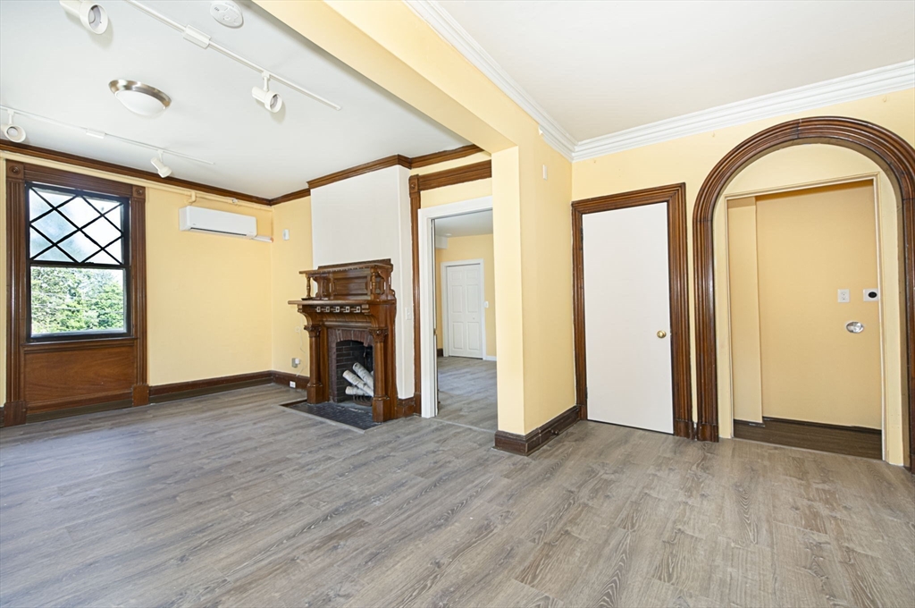 963 Main St Property Photo 3
