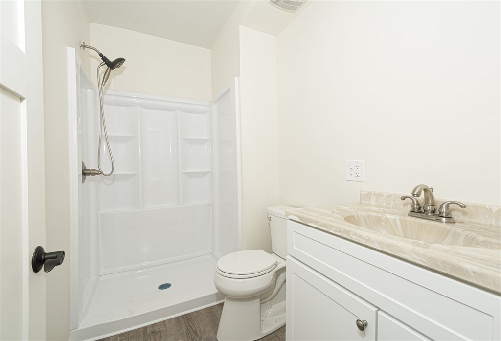 963 Main St Property Photo 6