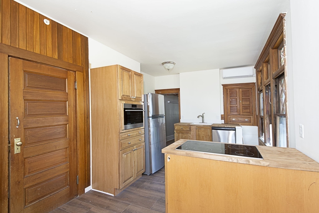 963 Main St Property Photo 10
